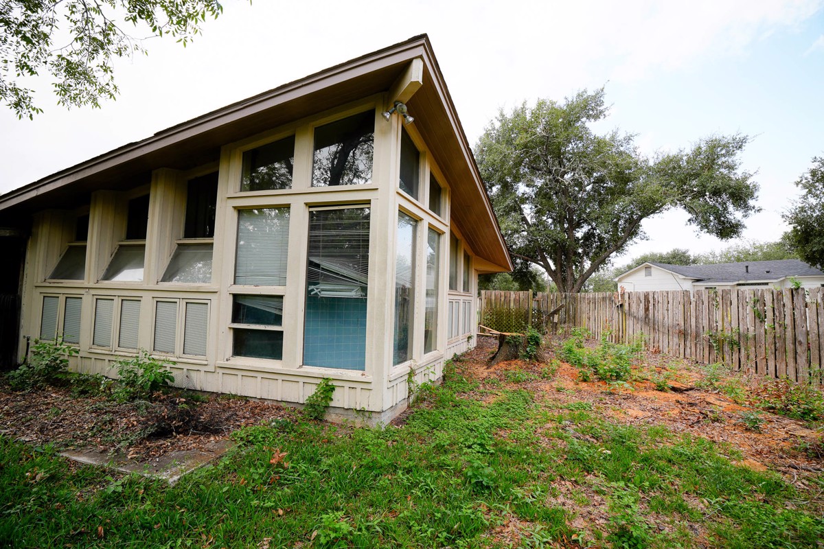 Photo of 663-schneider-street-giddings-tx-78942