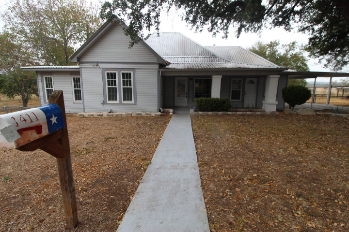 Photo of 1411-taylor-st-lampasas-tx-76550