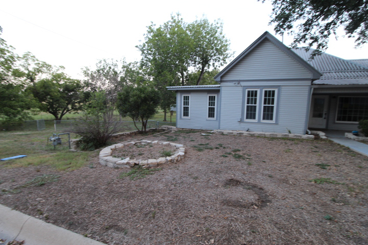 Photo of 1411-taylor-st-lampasas-tx-76550