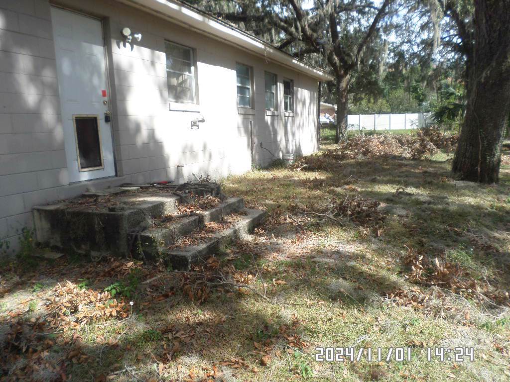 Photo of 1328-cambridge-dr-leesburg-fl-34748