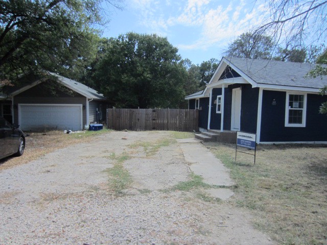 Photo of 113-avondale-ave-azle-tx-76020