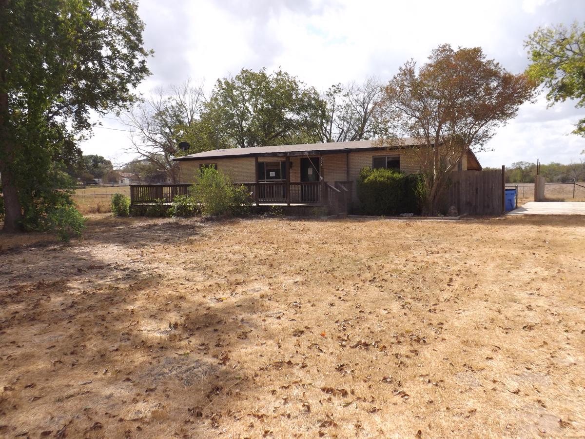 Photo of 527-dry-hollow-rd-la-vernia-tx-78121