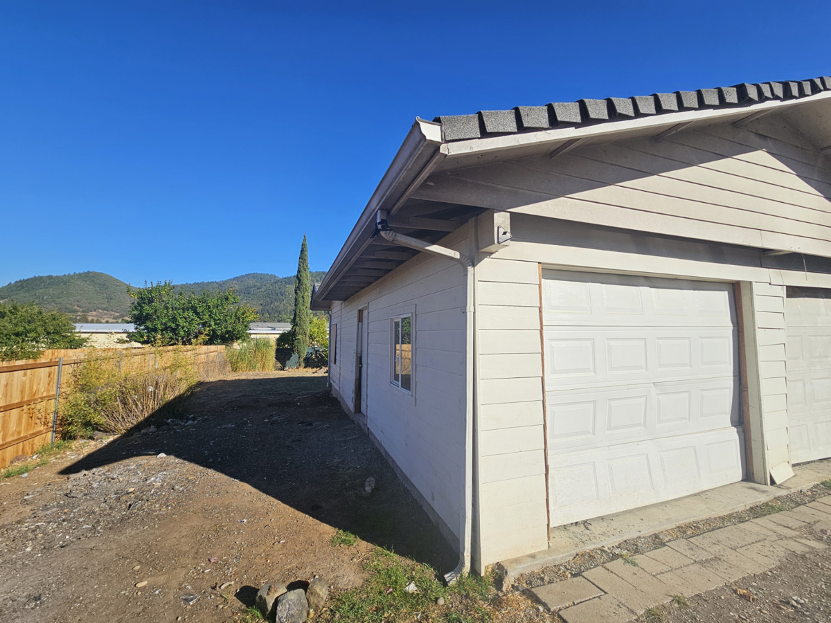 Photo of 221-briggs-dr-myrtle-creek-or-97457