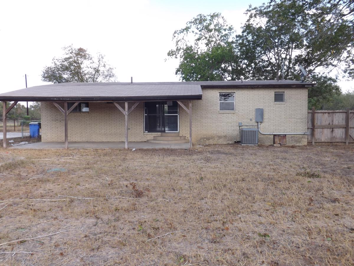 Photo of 527-dry-hollow-rd-la-vernia-tx-78121