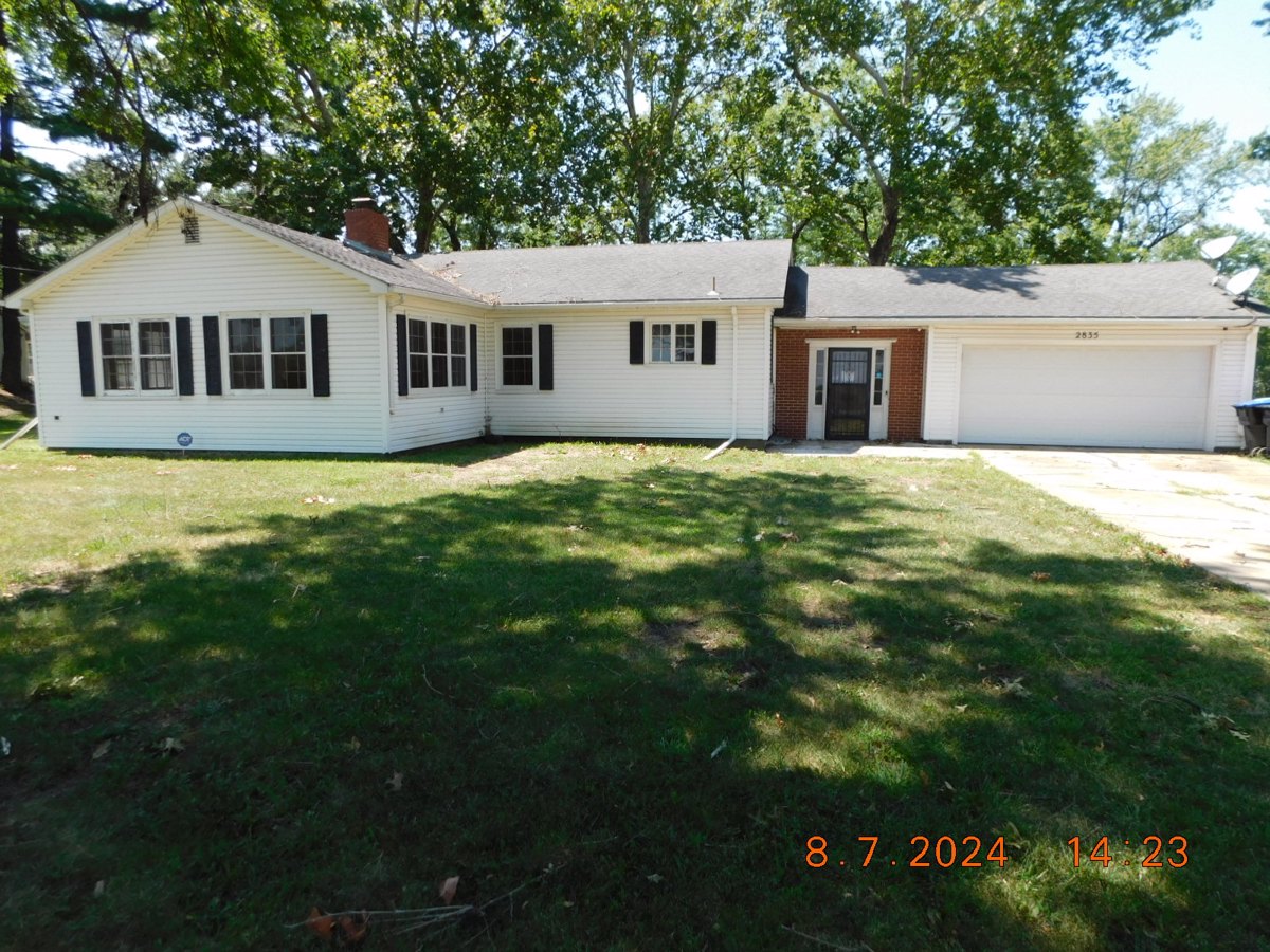 Photo of 2835-sw-fairway-dr-topeka-ks-66611