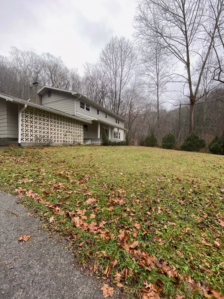 Photo of 216-oaklawn-est.-hagerhill-ky-41222