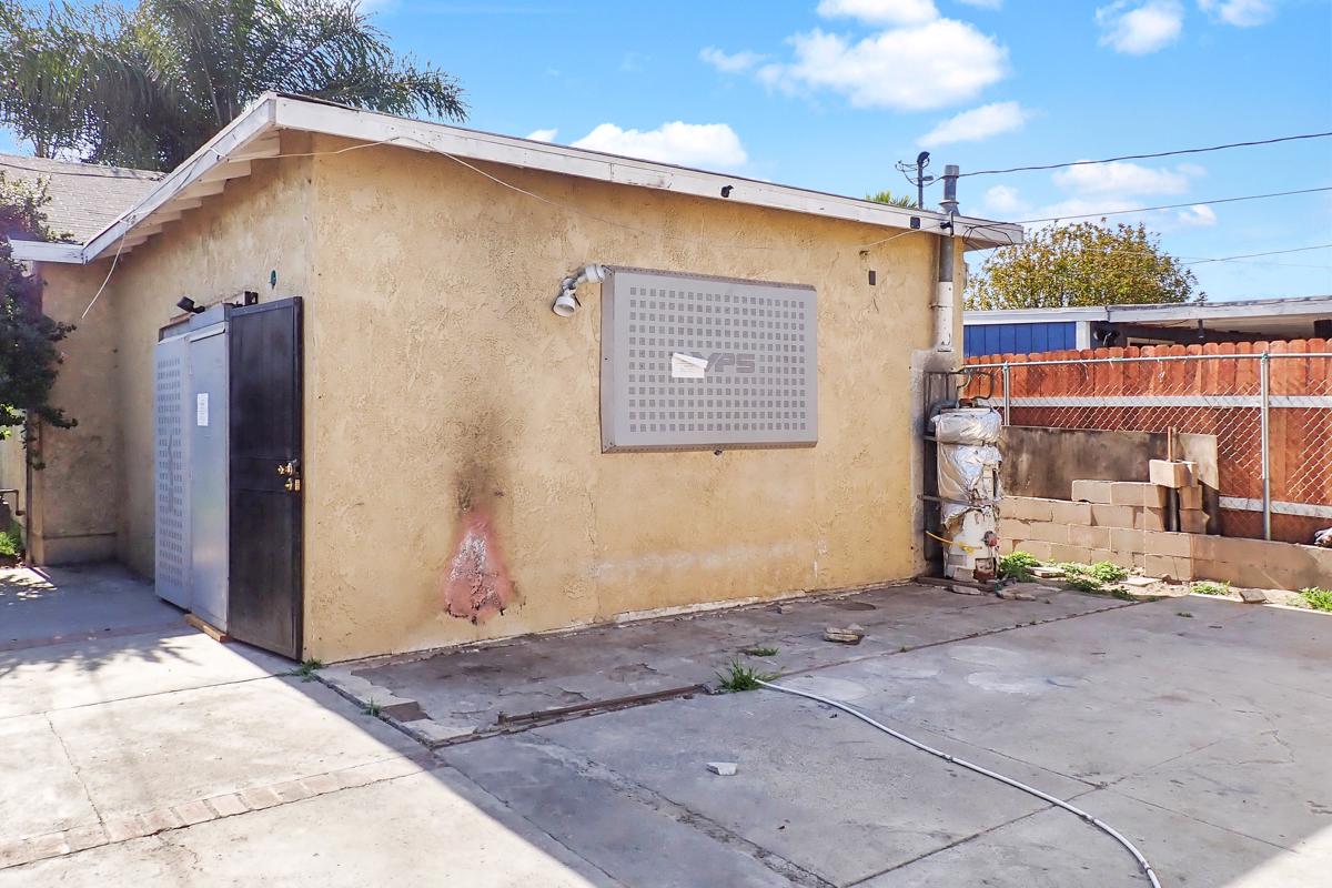 Photo of 15624-s-frailey-ave-compton-ca-90221