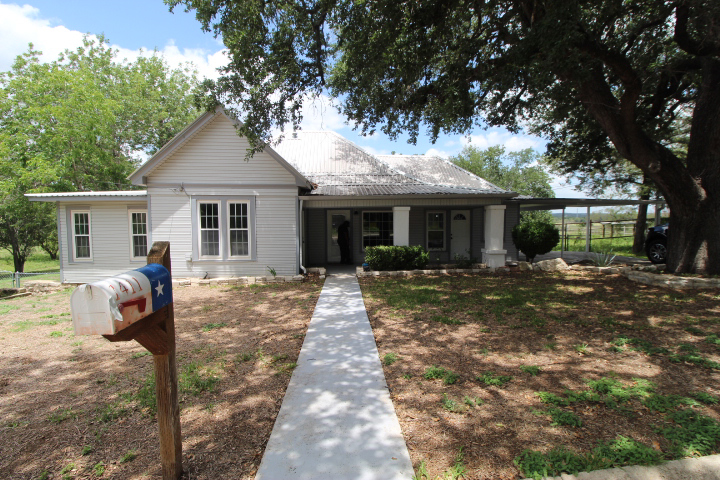 Photo of 1411-taylor-st-lampasas-tx-76550