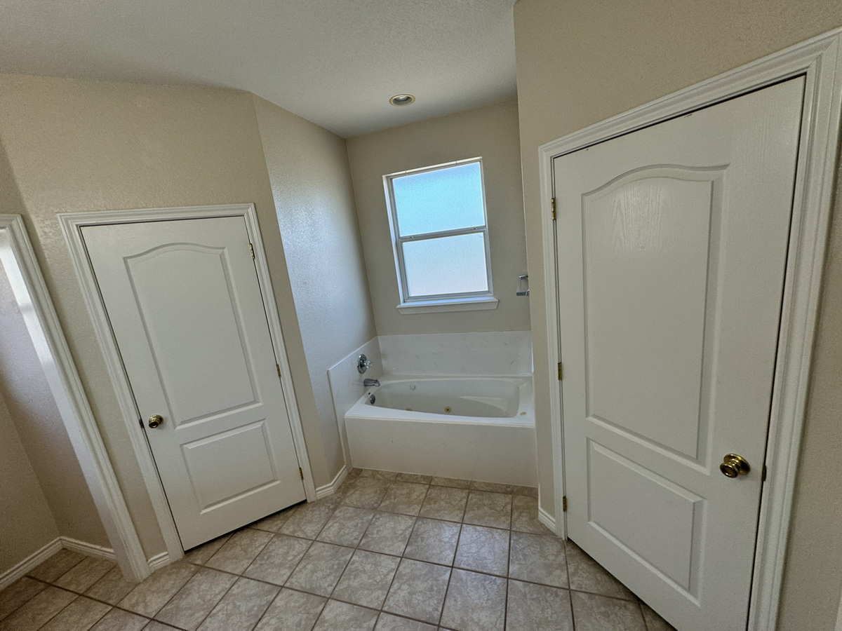 Photo of 7103-treaty-oaks-blvd-granbury-tx-76048