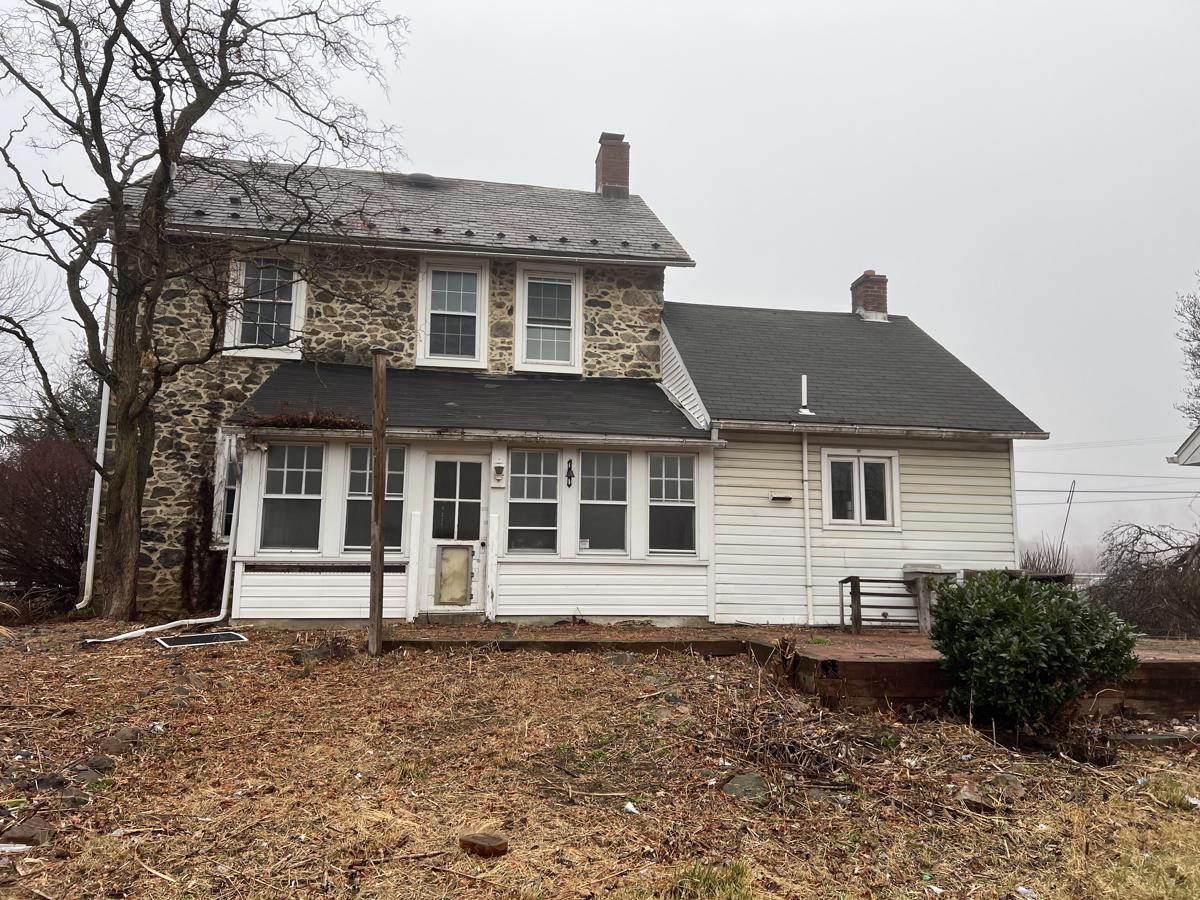 Photo of 2634-easton-rd-hellertown-pa-18055