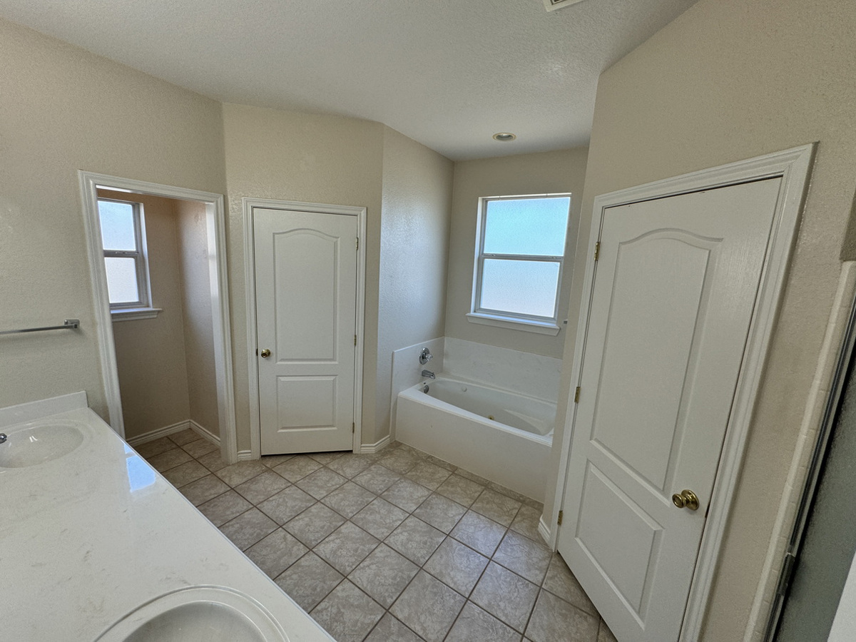 Photo of 7103-treaty-oaks-blvd-granbury-tx-76048