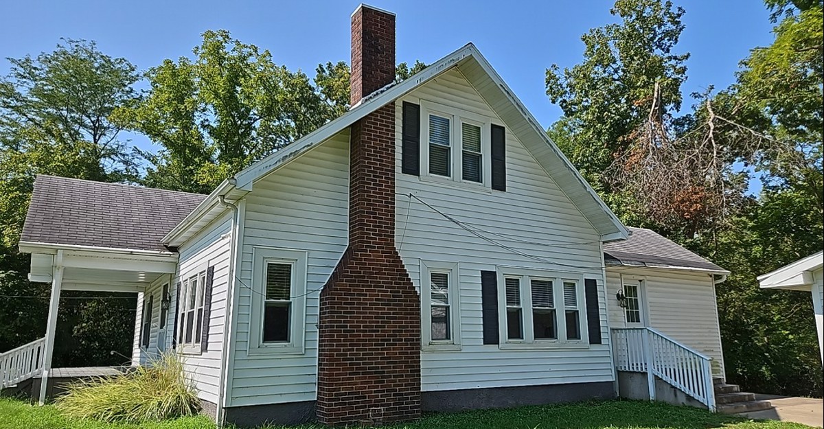 Photo of 735-country-club-rd-centralia-il-62801