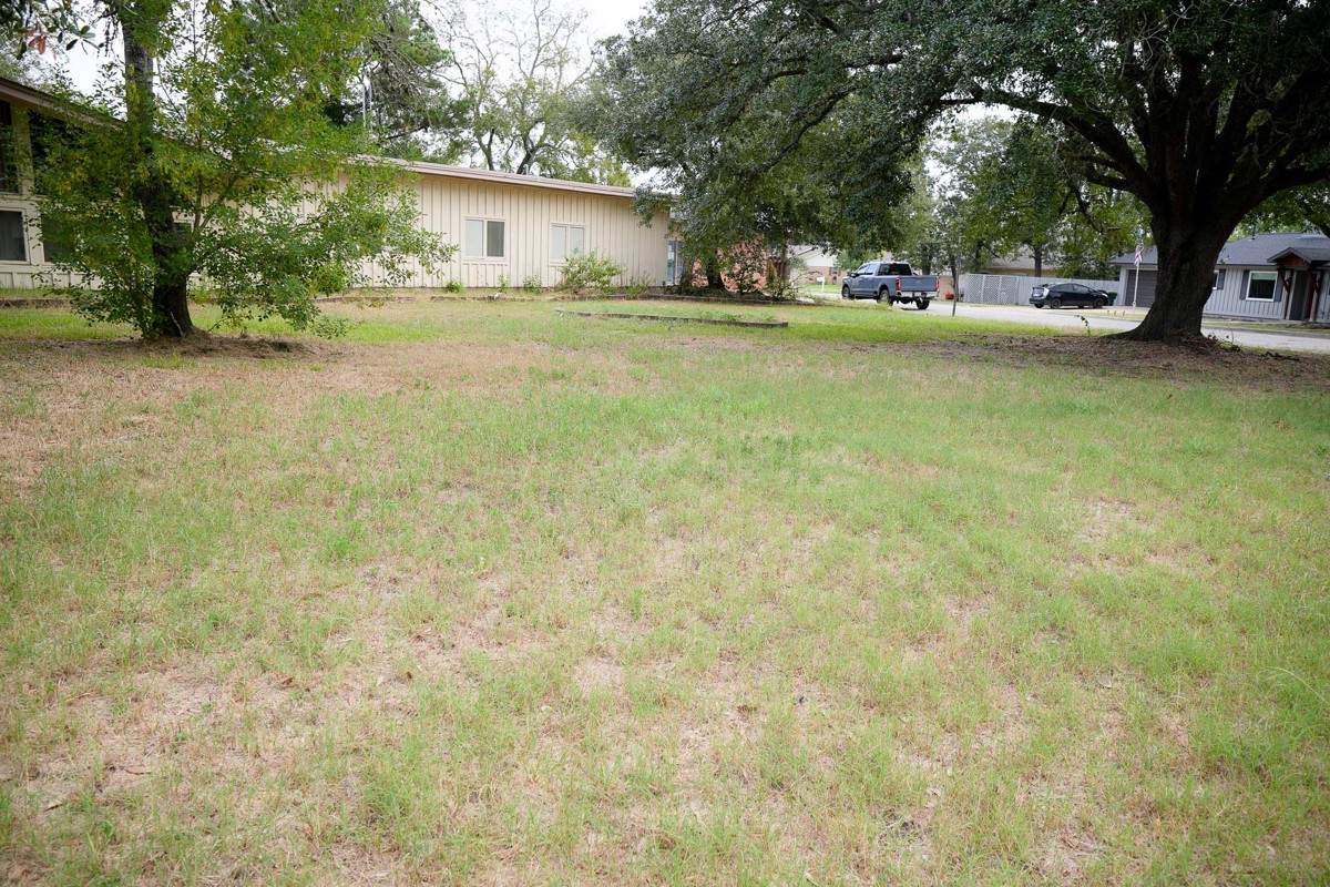 Photo of 663-schneider-street-giddings-tx-78942