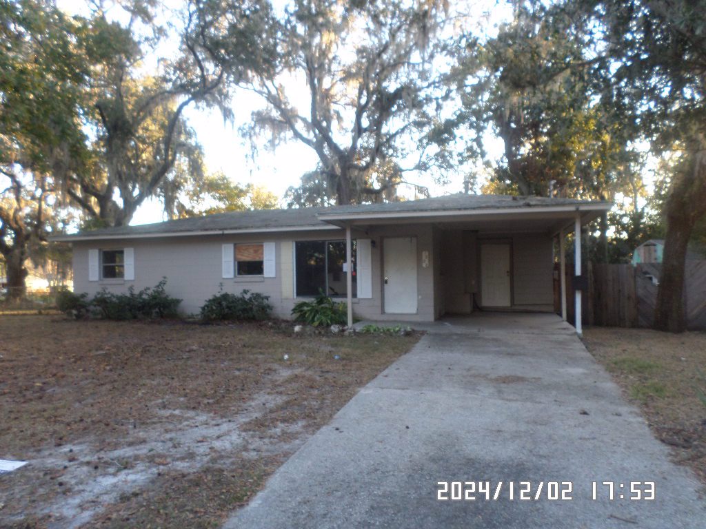 Photo of 1328-cambridge-dr-leesburg-fl-34748