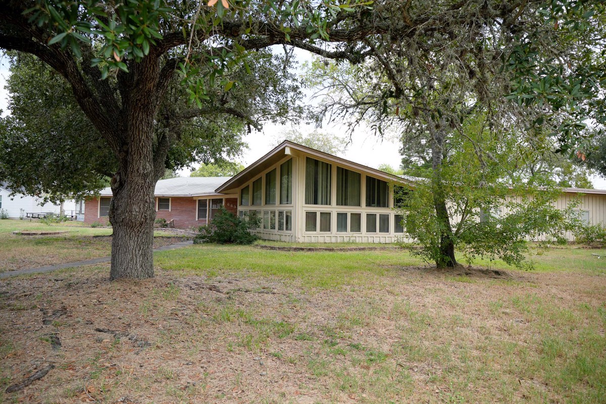 Photo of 663-schneider-street-giddings-tx-78942