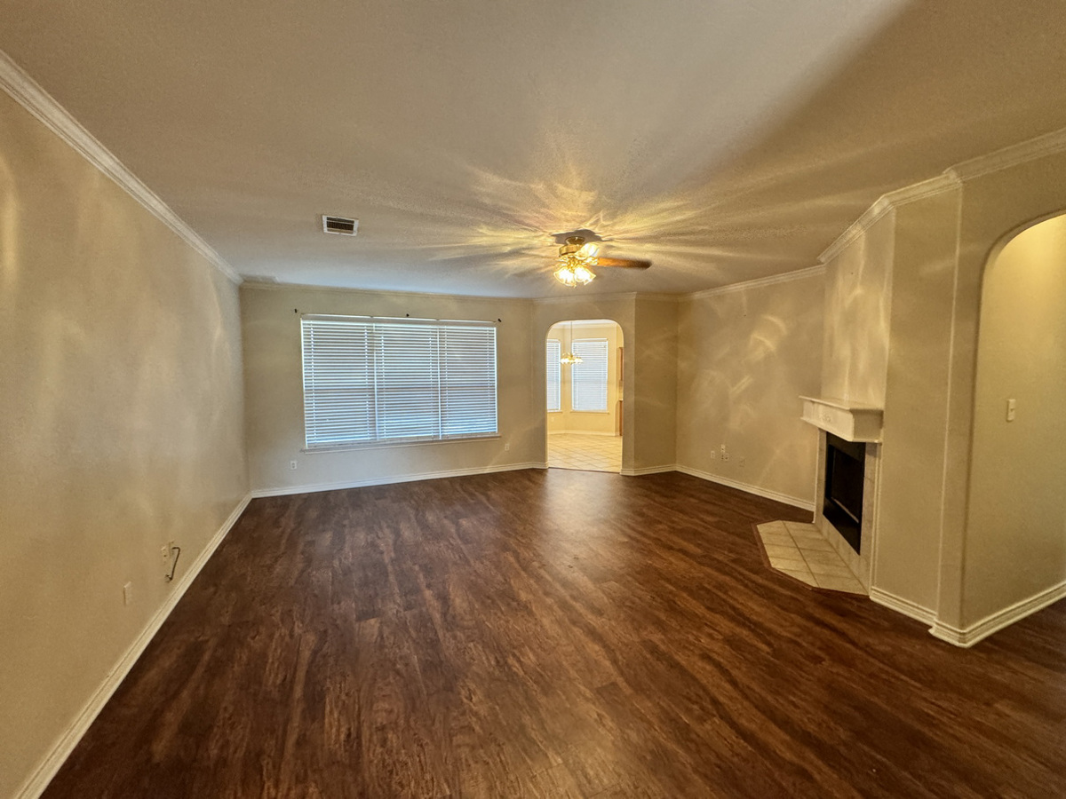 Photo of 7103-treaty-oaks-blvd-granbury-tx-76048