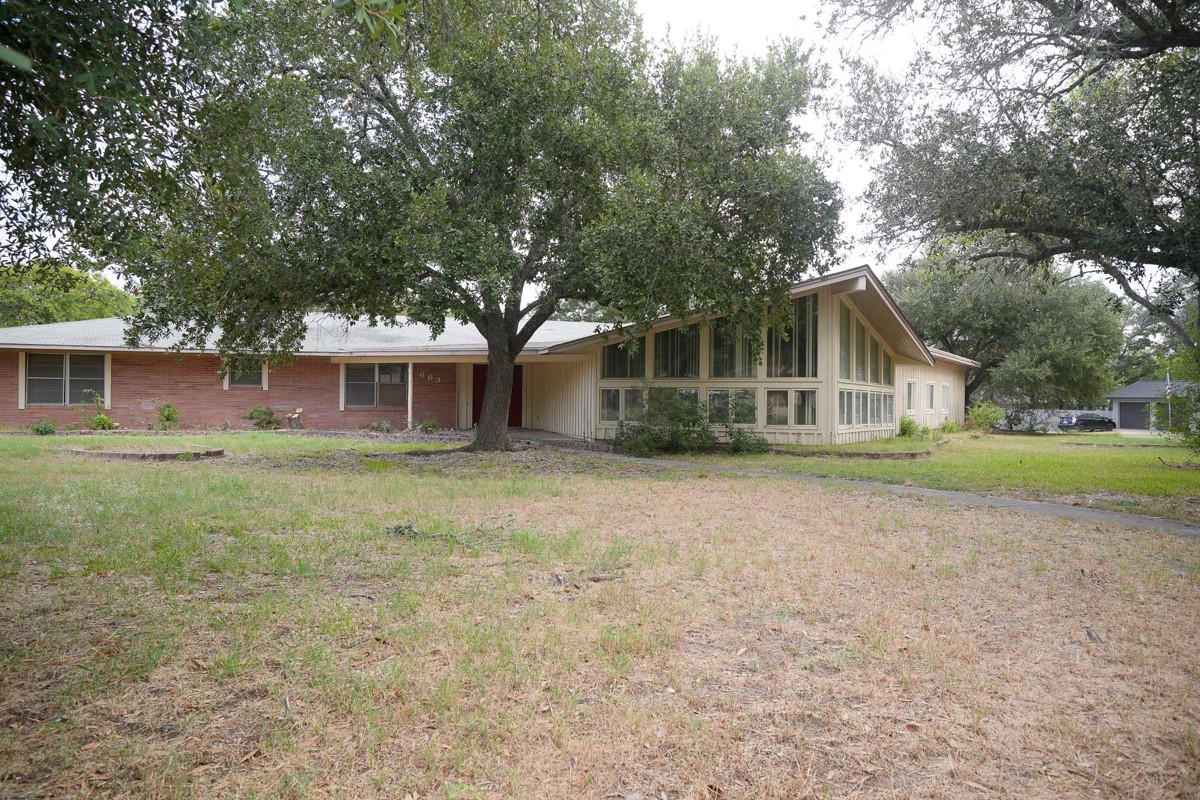 Photo of 663-schneider-street-giddings-tx-78942