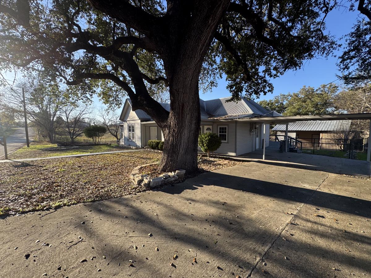 Photo of 1411-taylor-st-lampasas-tx-76550