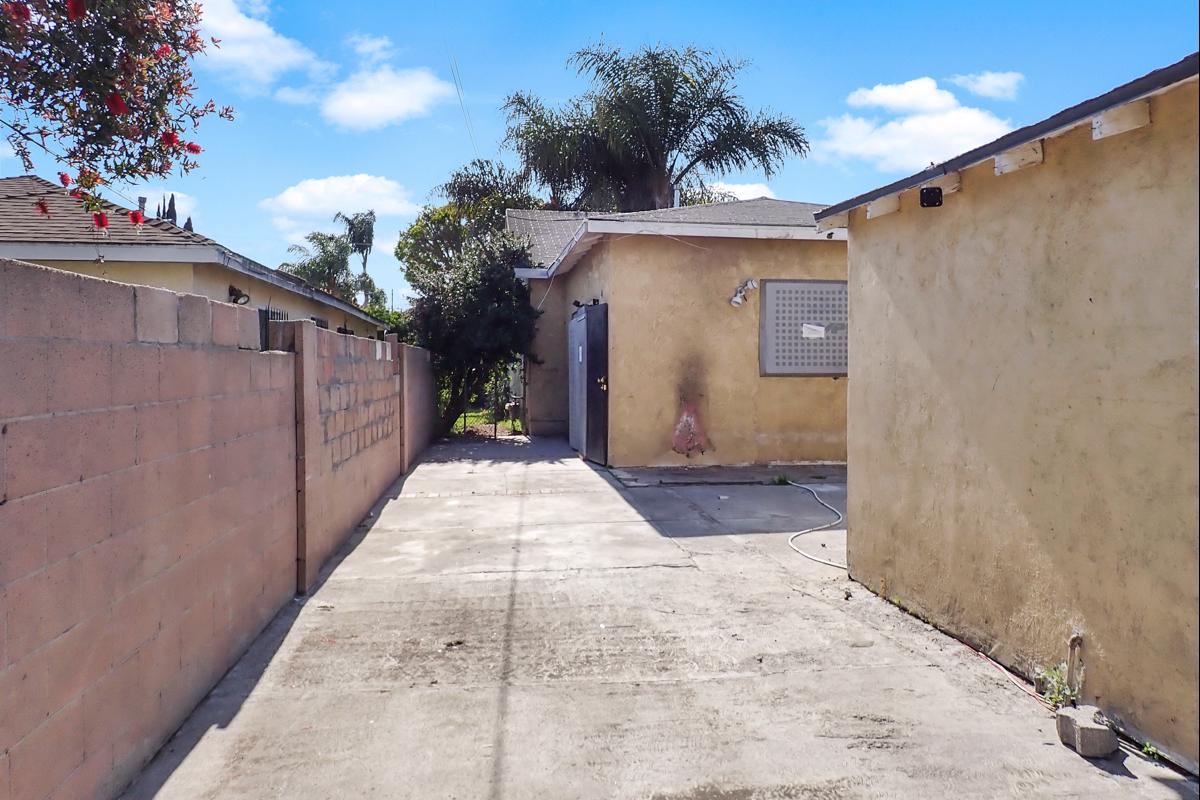 Photo of 15624-s-frailey-ave-compton-ca-90221