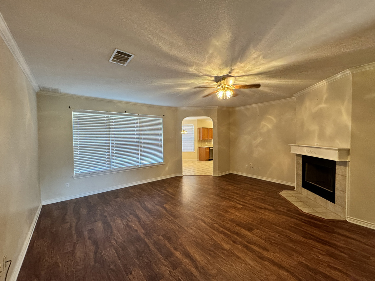 Photo of 7103-treaty-oaks-blvd-granbury-tx-76048