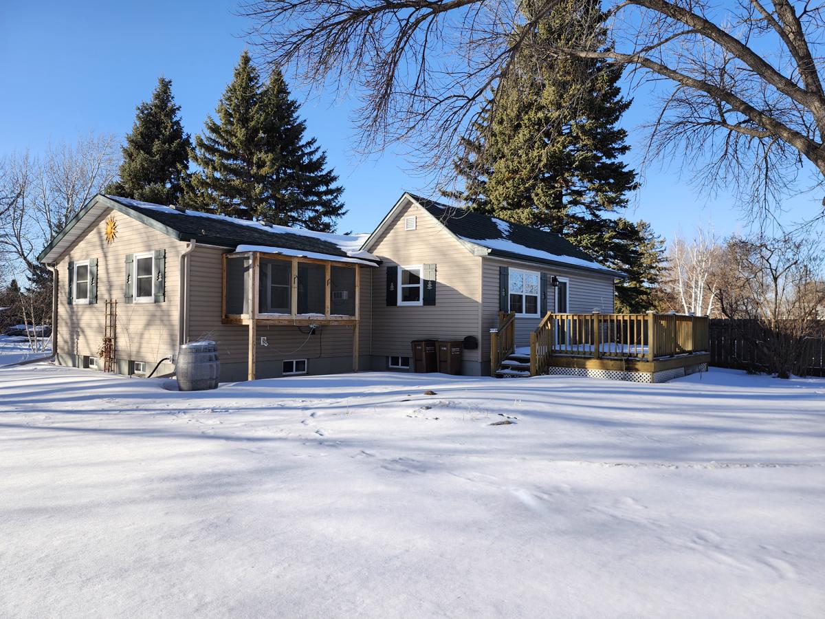 Photo of 901-rhinehart-dr-se-east-grand-forks-mn-56721