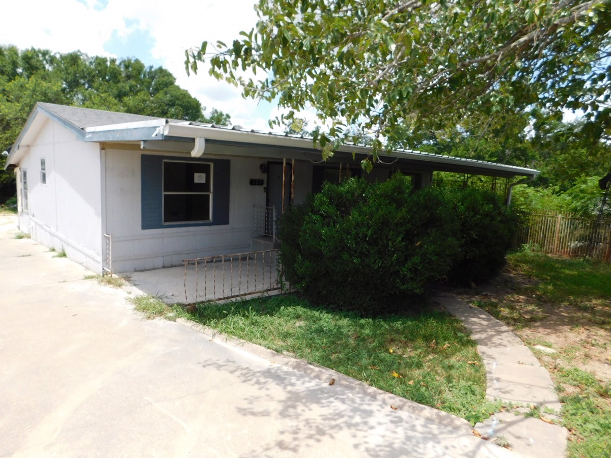 Photo of 127-county-road-1810-clifton-tx-76634