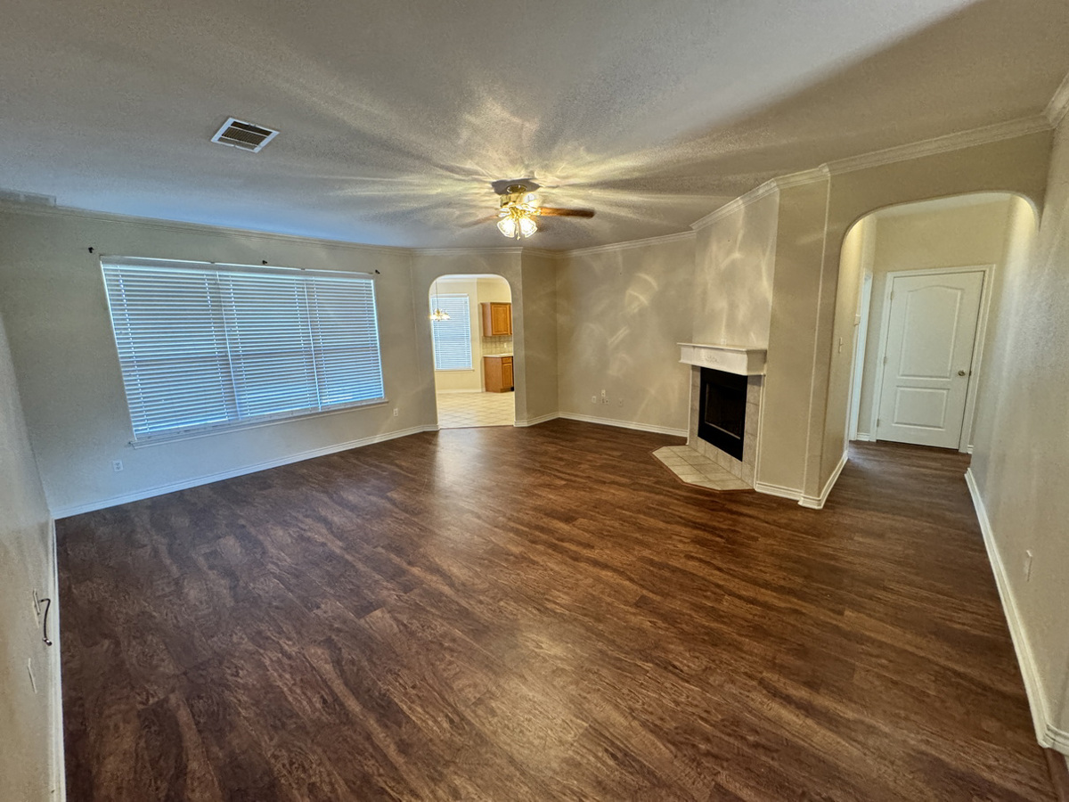 Photo of 7103-treaty-oaks-blvd-granbury-tx-76048