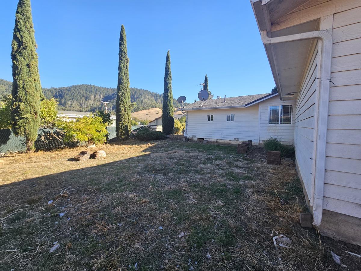 Photo of 221-briggs-dr-myrtle-creek-or-97457