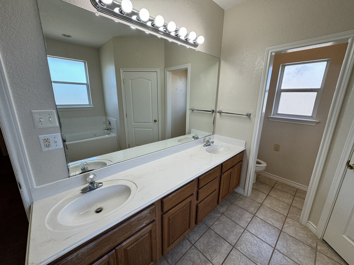 Photo of 7103-treaty-oaks-blvd-granbury-tx-76048