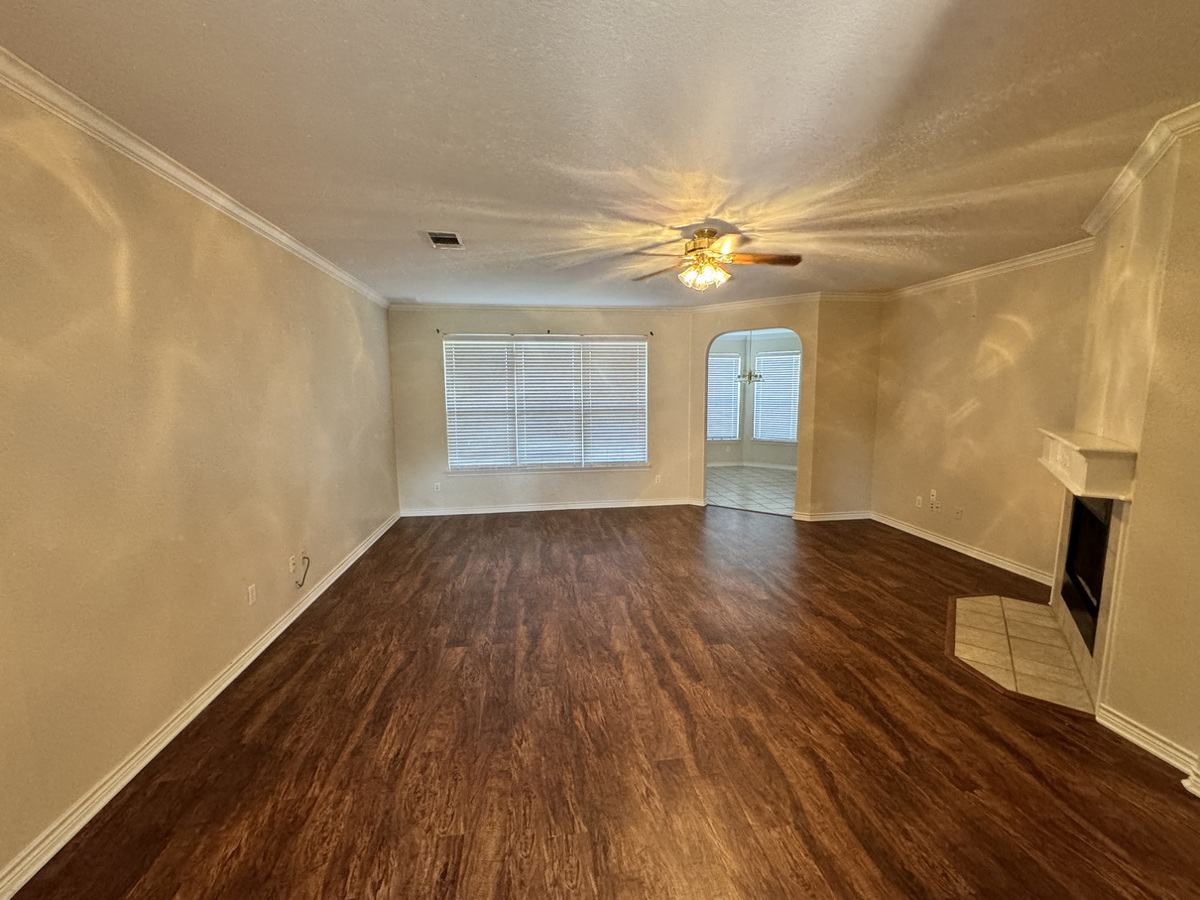 Photo of 7103-treaty-oaks-blvd-granbury-tx-76048