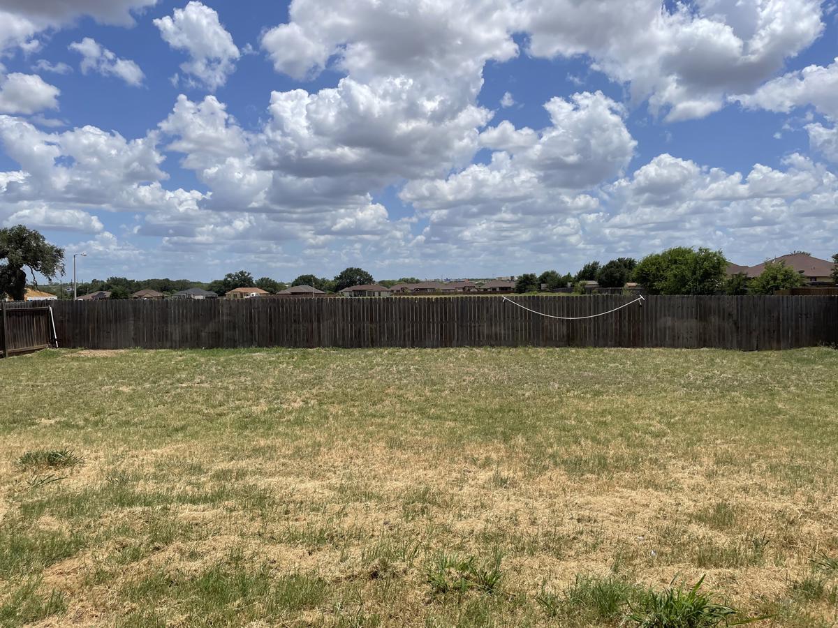 Photo of 1737-vista-view-dr-pleasanton-tx-78064