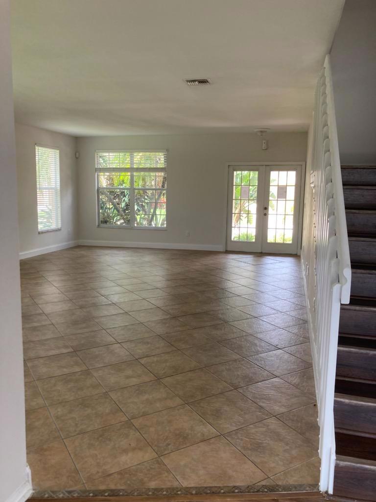 Photo of 11159-lakeland-cir-fort-myers-fl-33919