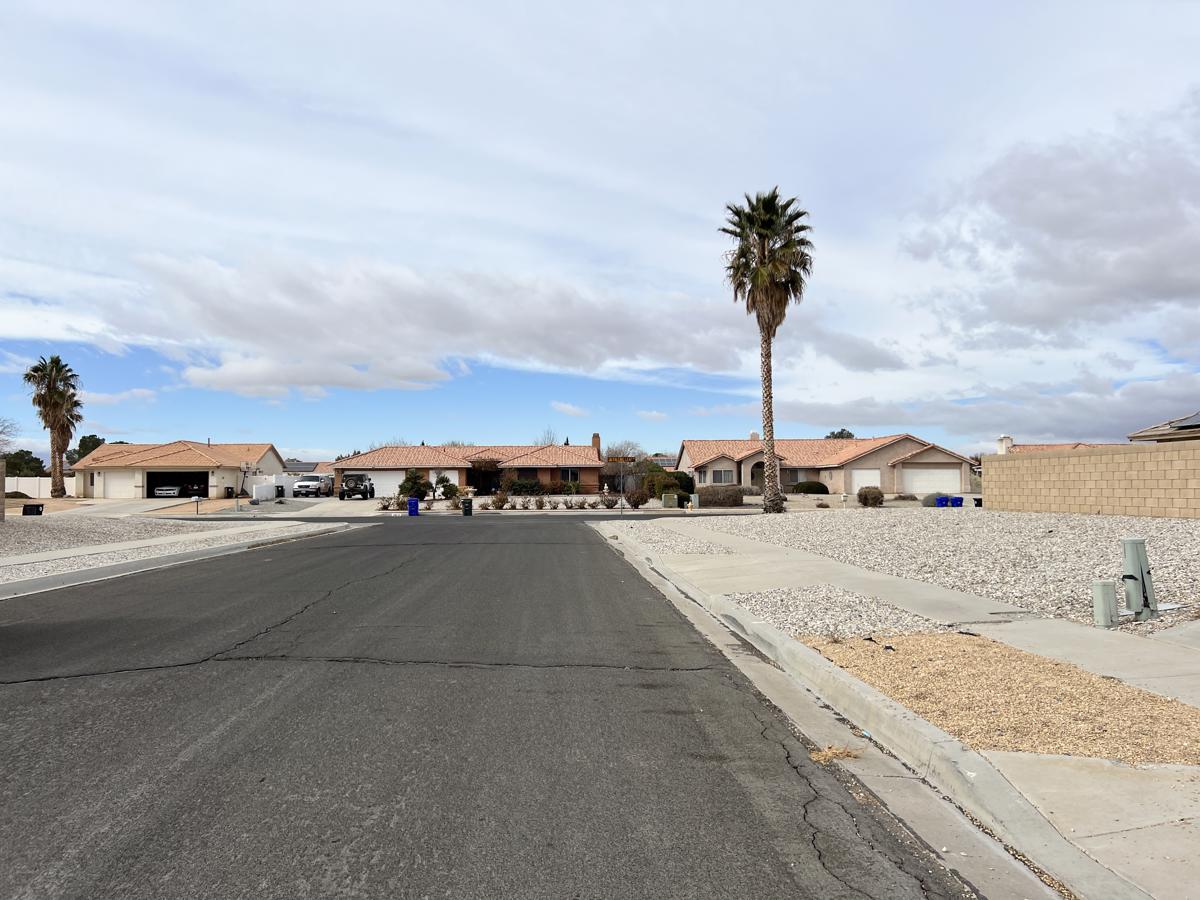 Photo of 20402-konnarock-road-apple-valley-ca-92307