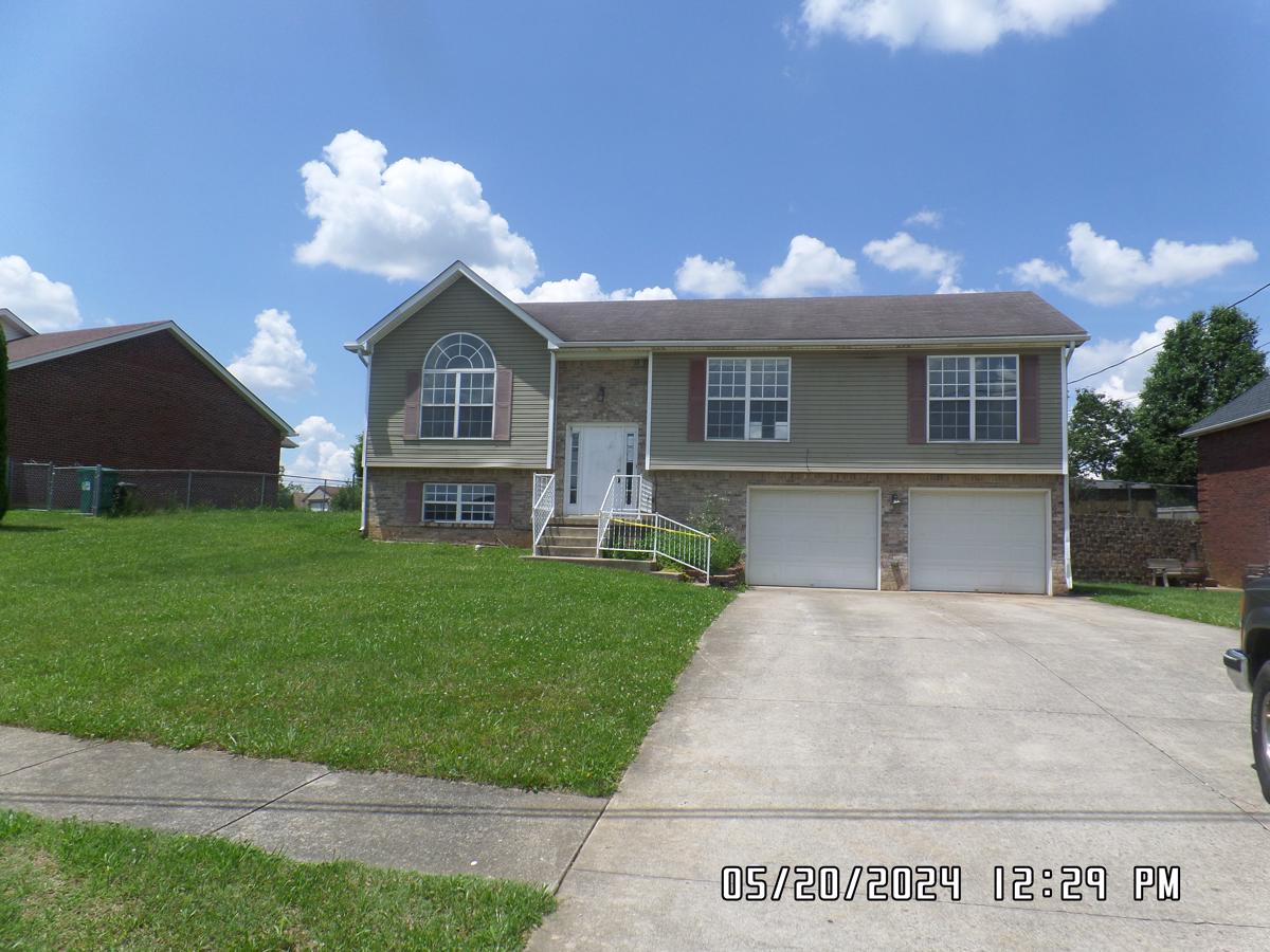 235 Meadowlake Drive, Radcliff, KY 40160