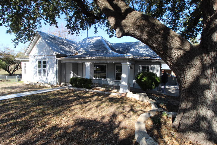 Photo of 1411-taylor-st-lampasas-tx-76550