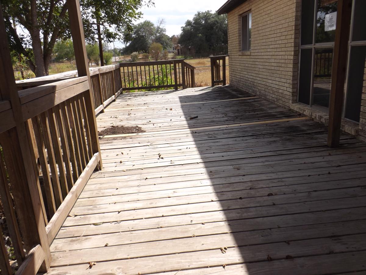 Photo of 527-dry-hollow-rd-la-vernia-tx-78121