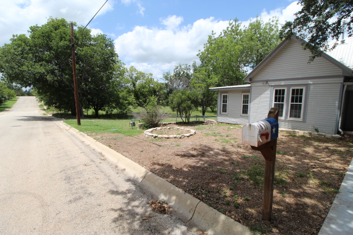 Photo of 1411-taylor-st-lampasas-tx-76550