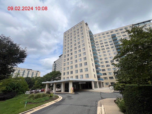 Photo of 10401-grosvenor-place-#1204-rockville-md-20852