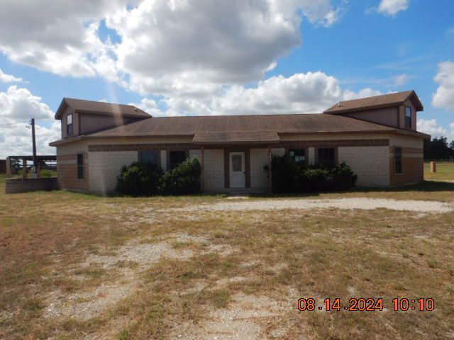 Photo of 272-county-road-341-la-vernia-tx-78121