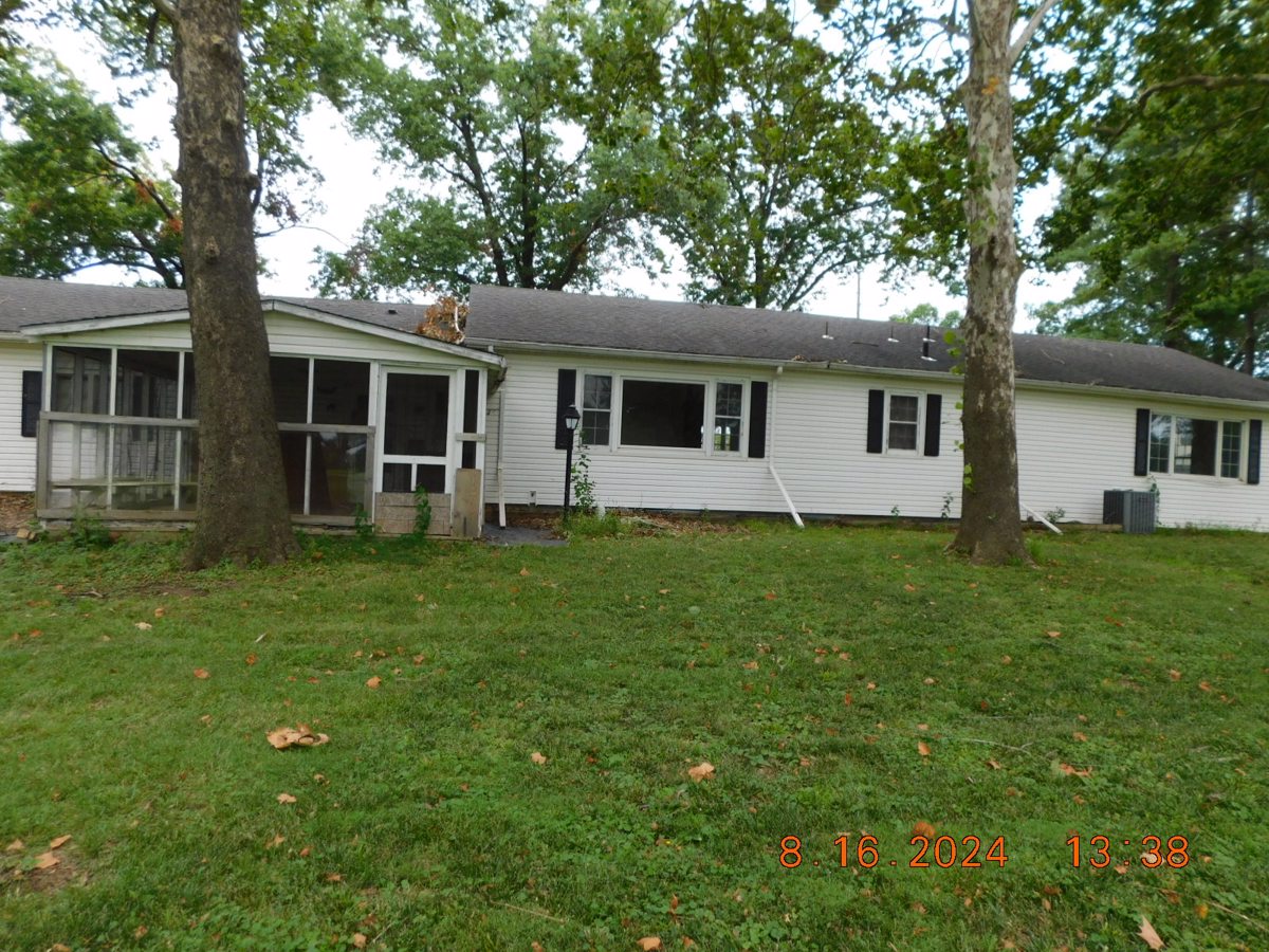 Photo of 2835-sw-fairway-dr-topeka-ks-66611