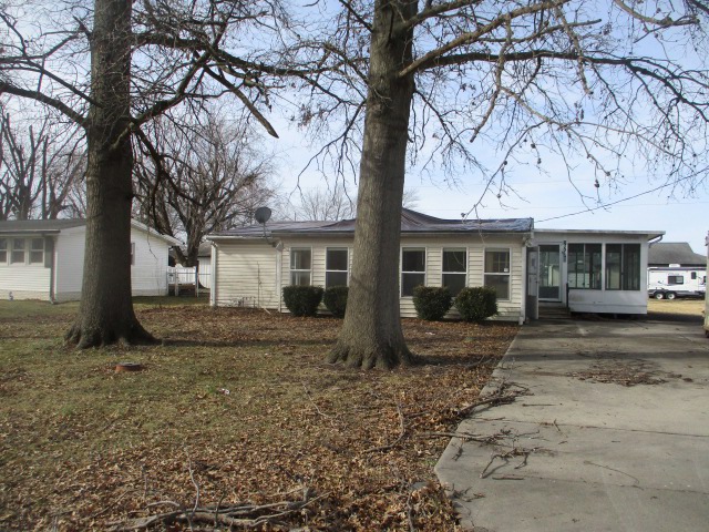 Photo of 2208-s-5th-st-fayetteville-il-62258