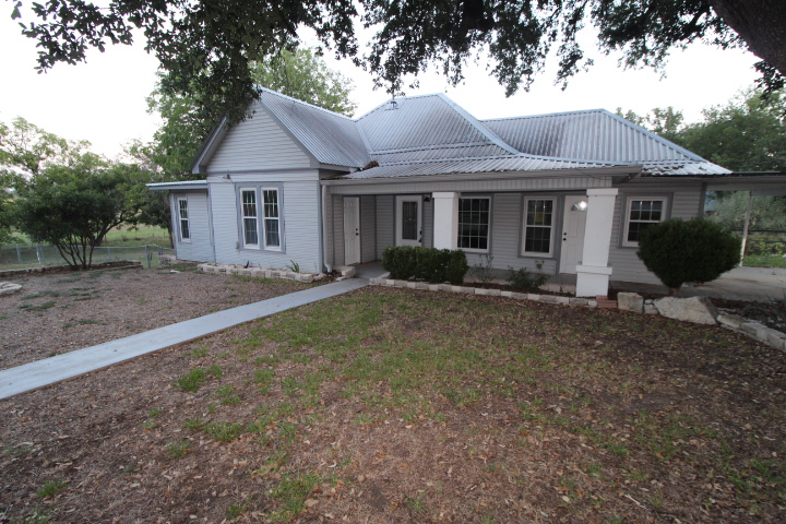 Photo of 1411-taylor-st-lampasas-tx-76550