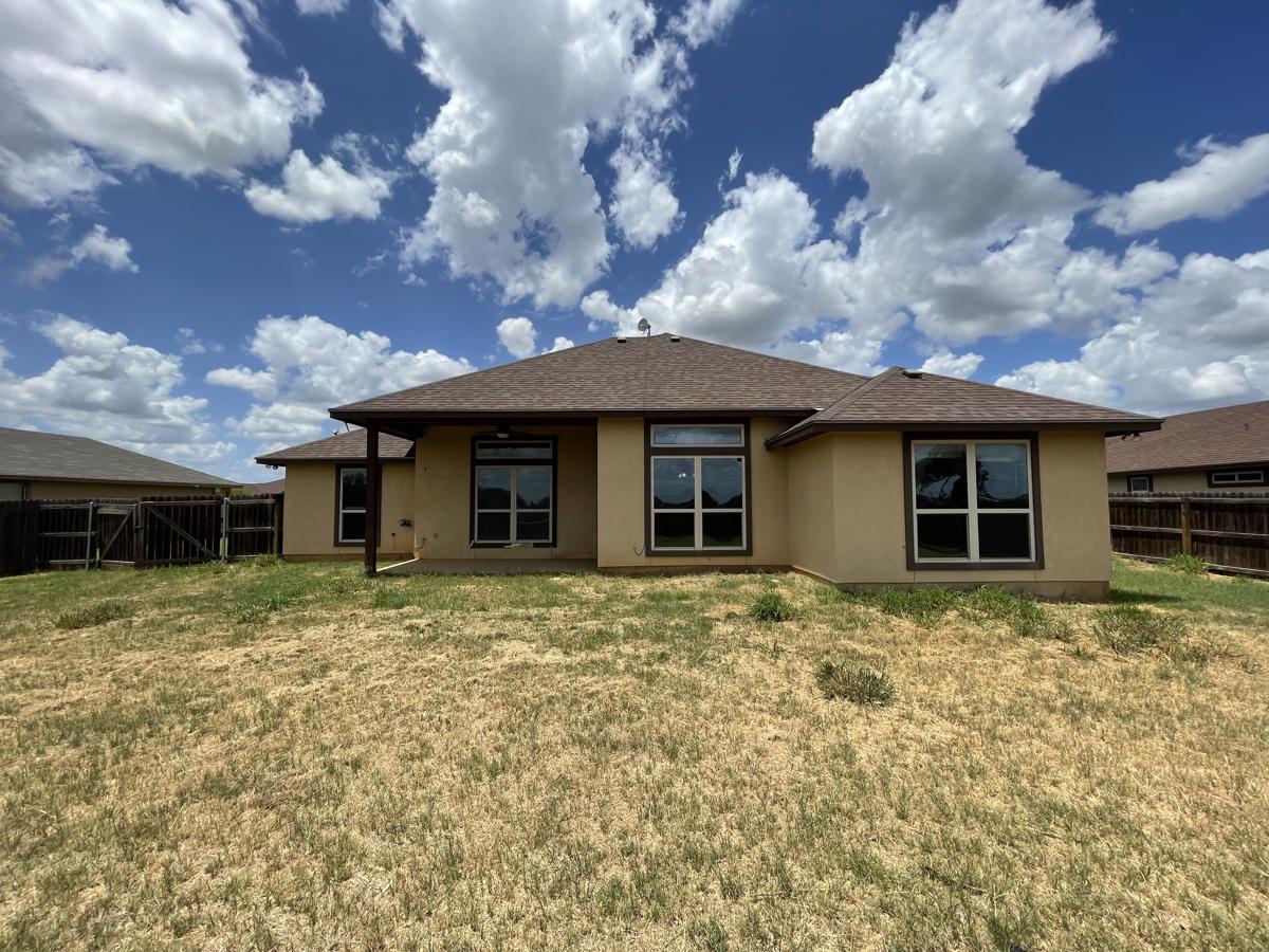 Photo of 1737-vista-view-dr-pleasanton-tx-78064