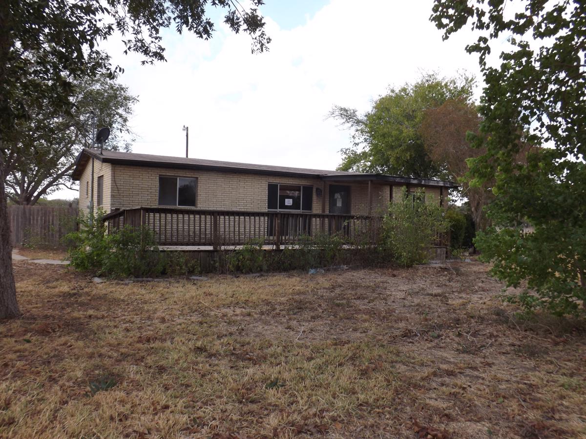 Photo of 527-dry-hollow-rd-la-vernia-tx-78121