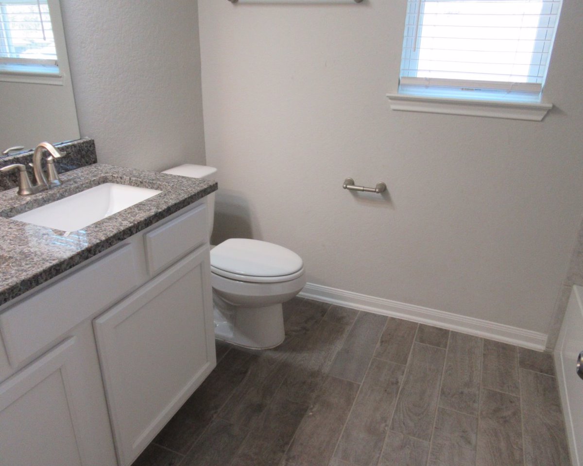 Photo of 303-woodhaven-dr-west-columbia-tx-77486
