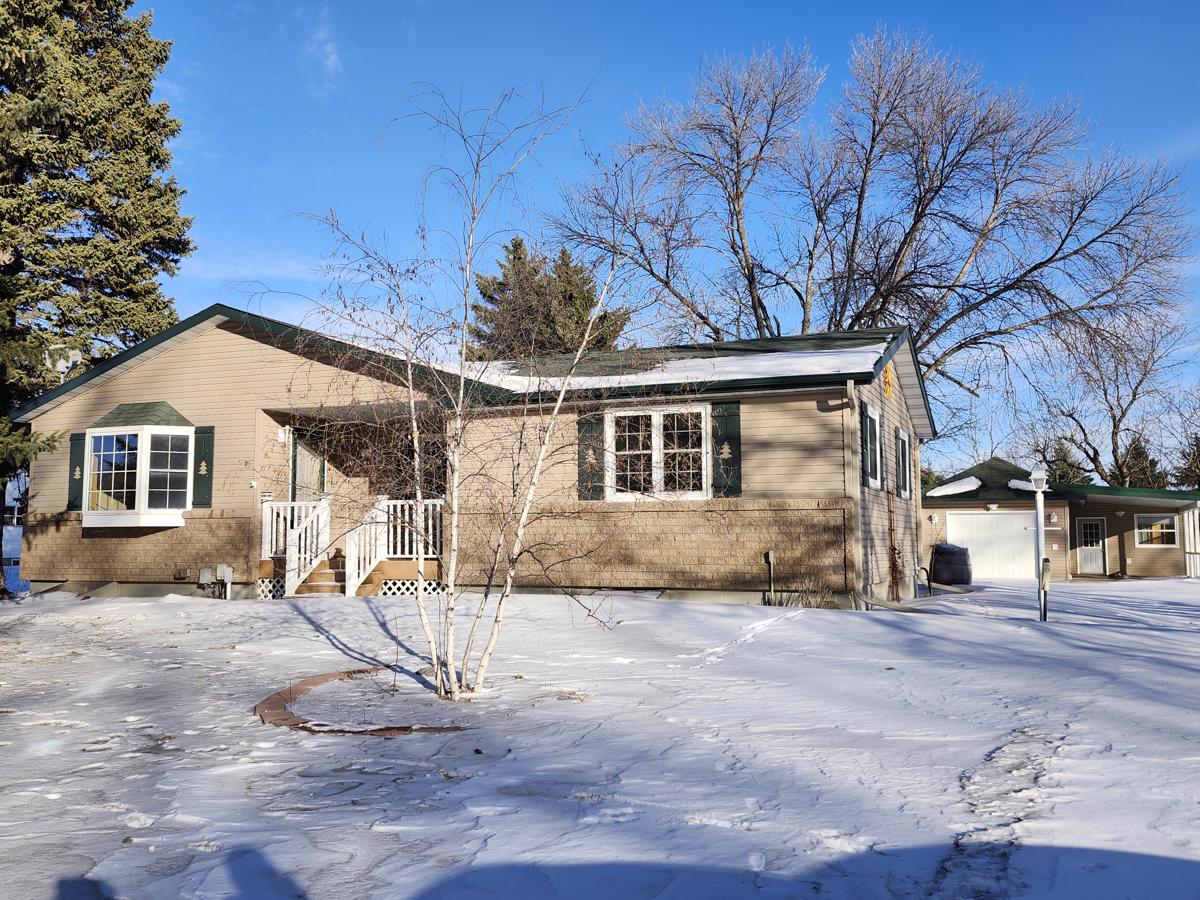 Photo of 901-rhinehart-dr-se-east-grand-forks-mn-56721