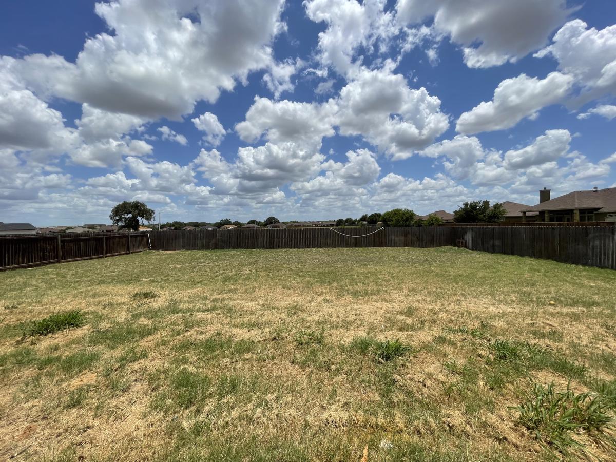 Photo of 1737-vista-view-dr-pleasanton-tx-78064