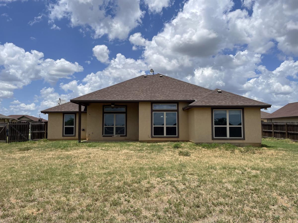 Photo of 1737-vista-view-dr-pleasanton-tx-78064