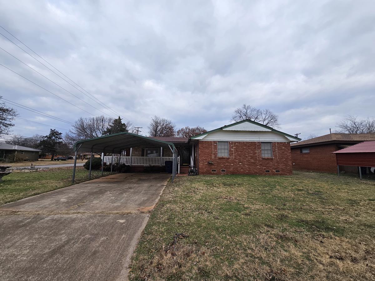 Photo of 330-elmwood-dr-lindsay-ok-73052